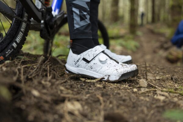 Sapato BTT Shimano GE9HS Volume Trail Fast 44 preto - Image 12